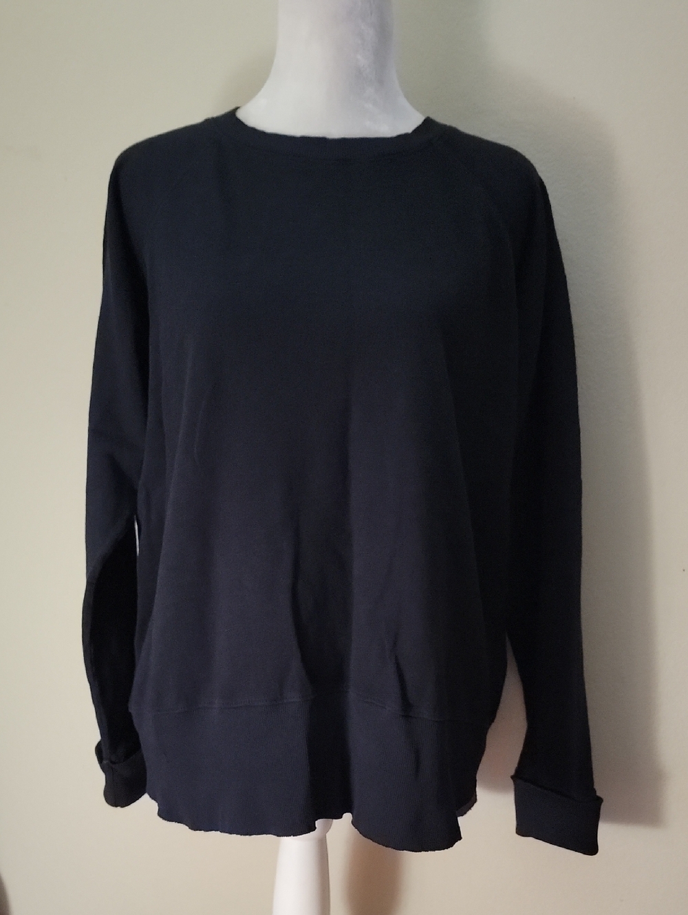 SINUOUS Black Crewneck Sweatshirt